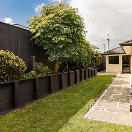 Modern Townhouse In Strandon New Plymouth Exterior photo