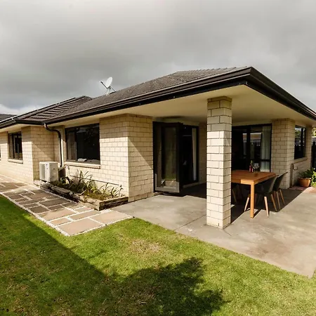 Modern Townhouse In Strandon New Plymouth Exterior photo