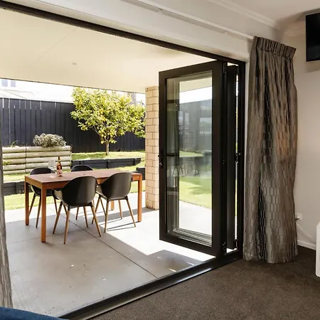Modern Townhouse In Strandon New Plymouth Exterior photo