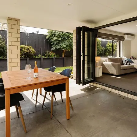 Modern Townhouse In Strandon New Plymouth Exterior photo